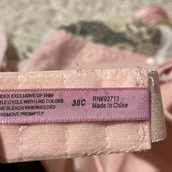 Lingerie - Picture 2 of 4